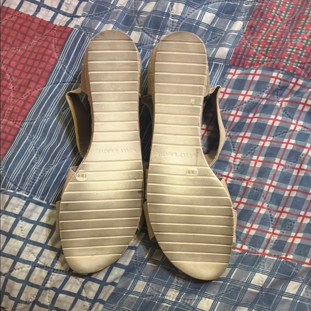 🎉SALE🎉 $25 or 2 for $40🎉Kelly & Katie Cream Sandals with Elastic Straps - Picture 9 of 9
